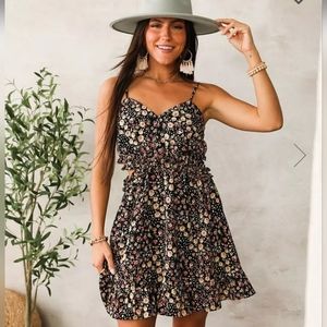 Like new floral gauze ruffle cutout dress from Buckle.com